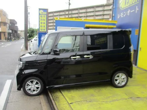 Honda N-BOX Custom