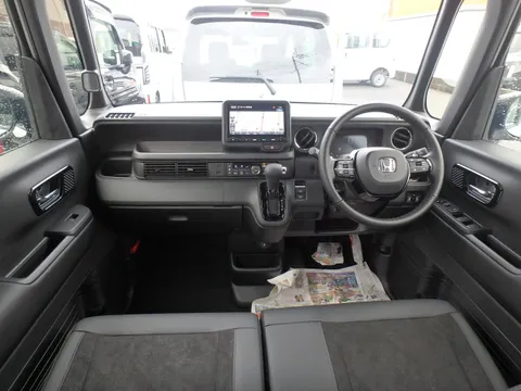 Honda N-BOX Custom