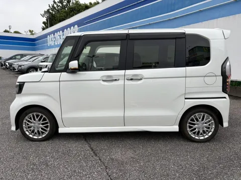 Honda N-BOX Custom