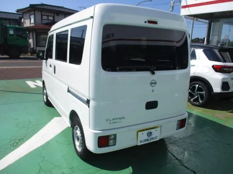 Nissan Clipper Van