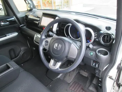 Honda N-BOX Custom