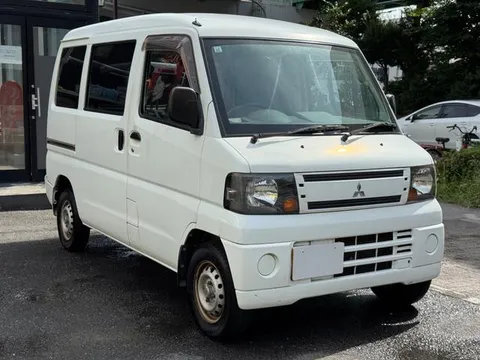 Mitsubishi Minicab Van