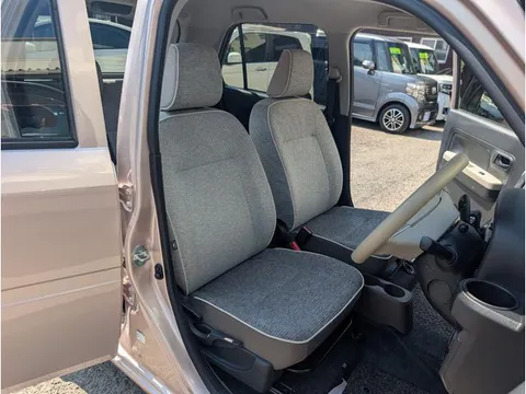 Daihatsu Mira Tocot
