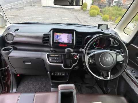 Honda N-BOX Slash