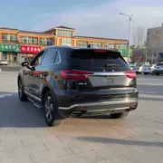Hongqi HS5