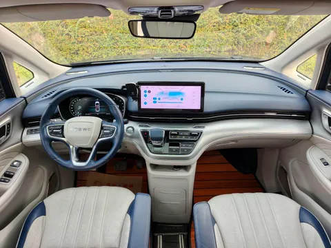 Roewe iMAX8