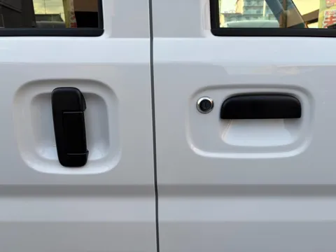 Mitsubishi Minicab Van