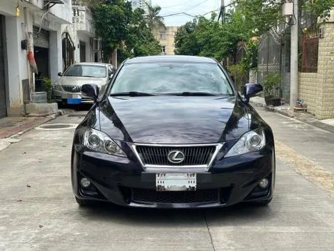 Lexus IS