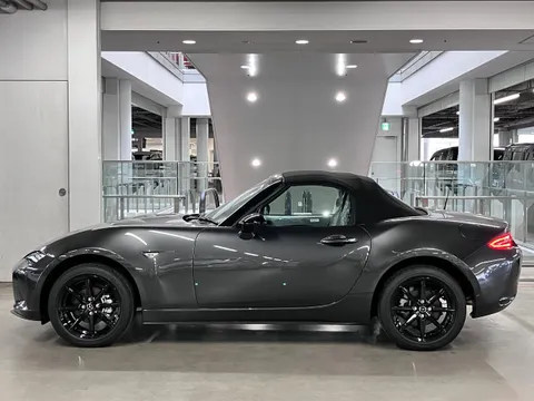 Mazda MX-5 (Roadster)