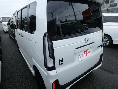 Honda N-BOX Custom