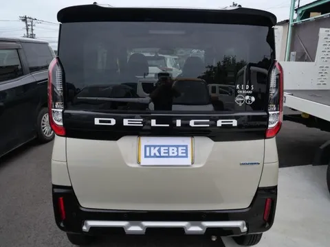 Mitsubishi Delica Mini