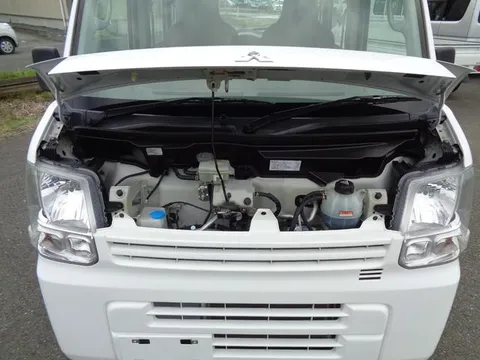 Mitsubishi Minicab Van