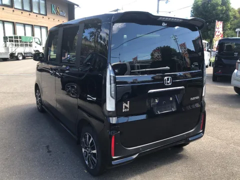 Honda N-BOX Custom