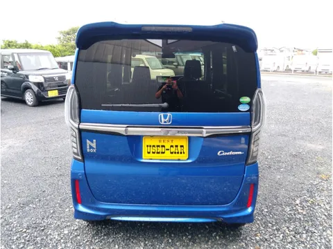Honda N-BOX Custom