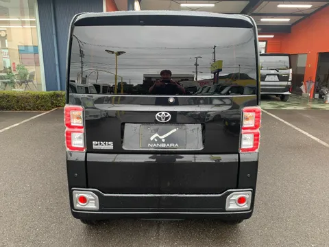 Toyota Pixis Mega