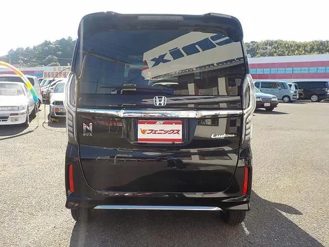 Honda N-BOX Custom