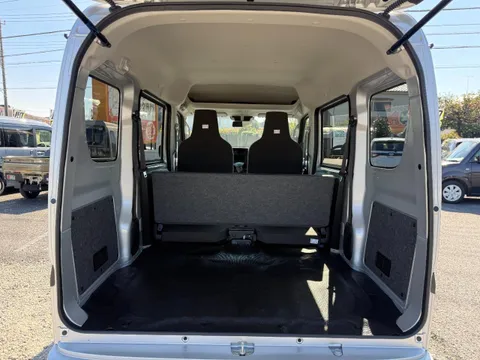 Nissan Clipper Van