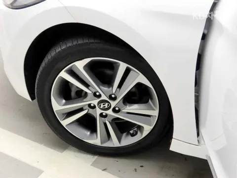 Hyundai Elantra (Avante)