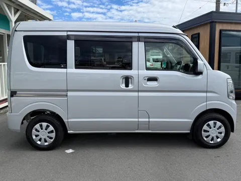 Nissan Clipper Van