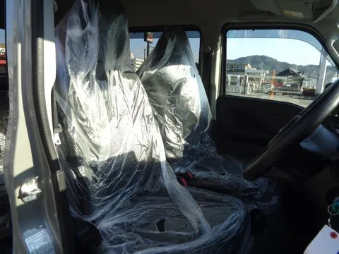 Nissan Clipper Van