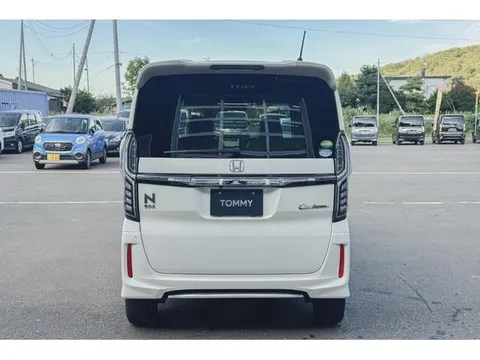 Honda N-BOX Custom
