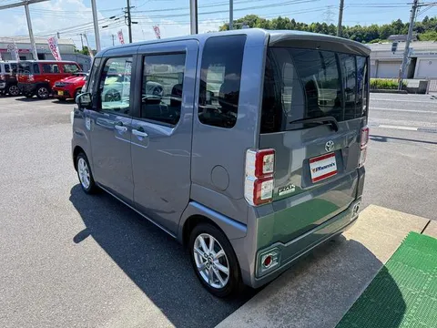 Toyota Pixis Mega