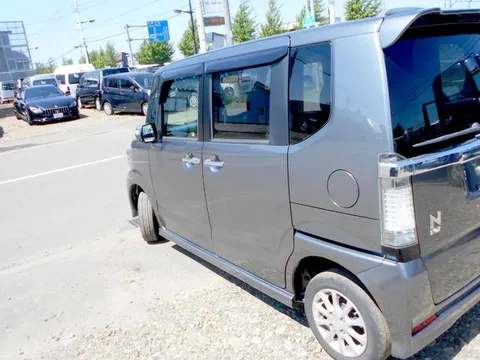 Honda N-BOX Custom