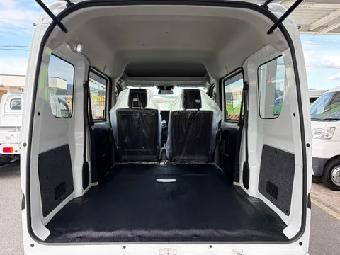 Nissan Clipper Van