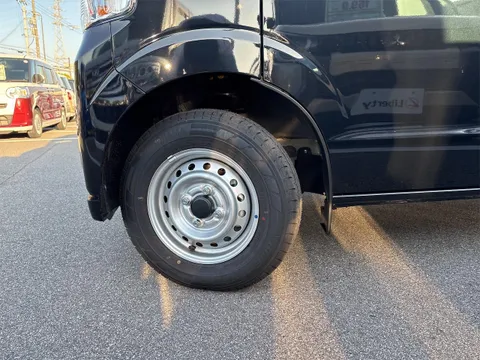 Nissan Clipper Van