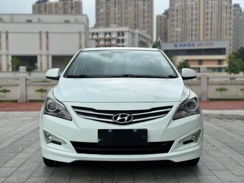 Hyundai Reina
