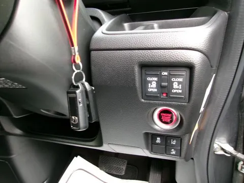 Honda N-BOX Custom