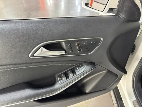 Mercedes-Benz Mercedes-Benz GLA