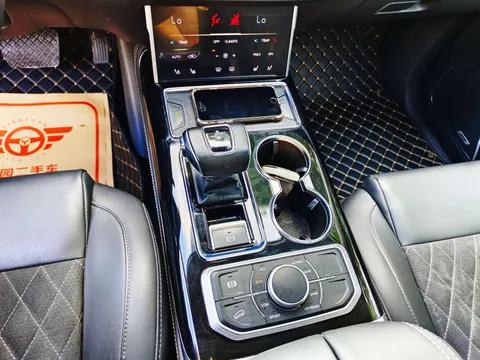 Hongqi HS7