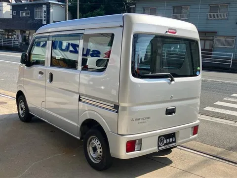 Mitsubishi Minicab Van