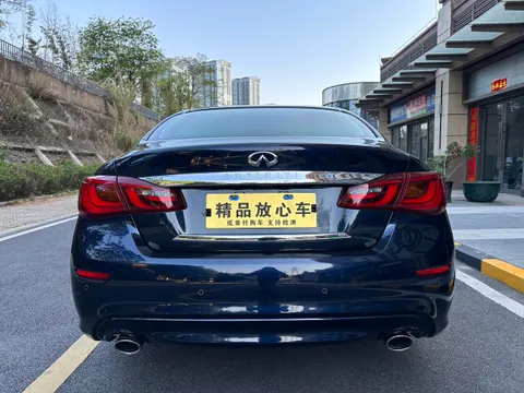 Infiniti Q70
