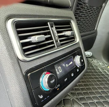 Hongqi HS7