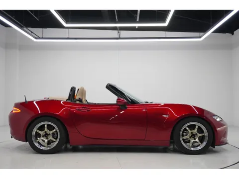Mazda MX-5 (Roadster)