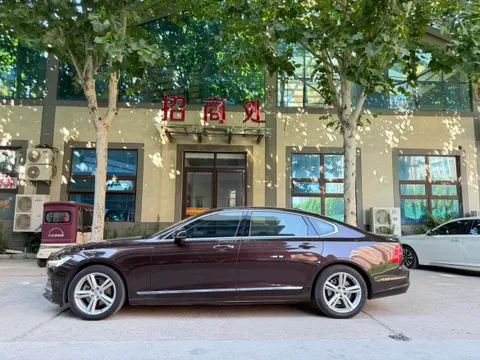 Volvo S90