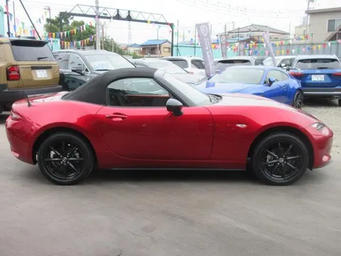 Mazda MX-5 (Roadster)