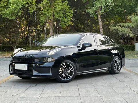 Lynk & Co 03