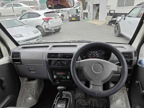 Mitsubishi Minicab Van