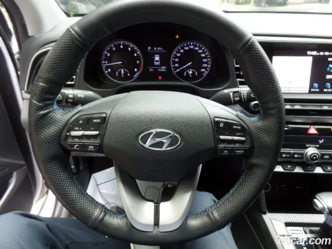 Hyundai Elantra (Avante)