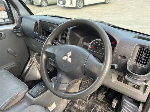 Mitsubishi Minicab Van