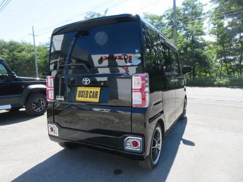 Toyota Pixis Mega