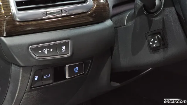 Genesis G90 (EQ900)