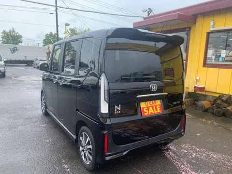 Honda N-BOX Custom