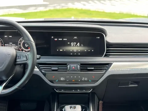 Hongqi HS5