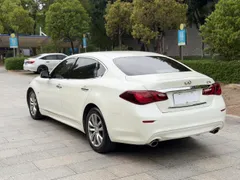 Infiniti Q70