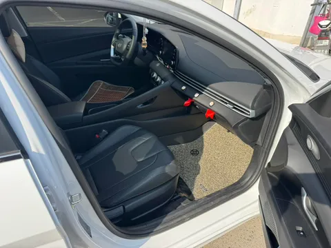 Hyundai Elantra (Avante)