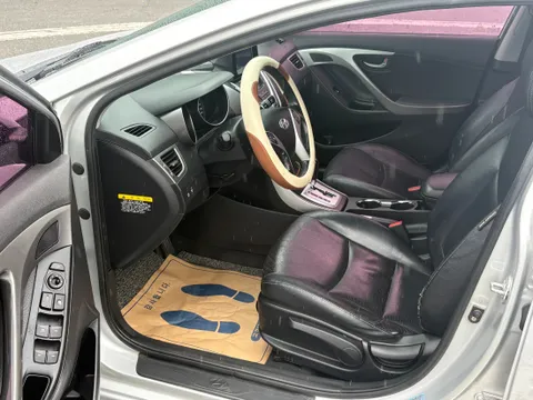 Hyundai Elantra (Avante)